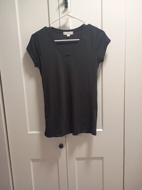 Glitz Black V-Neck Short Sleeve Tee